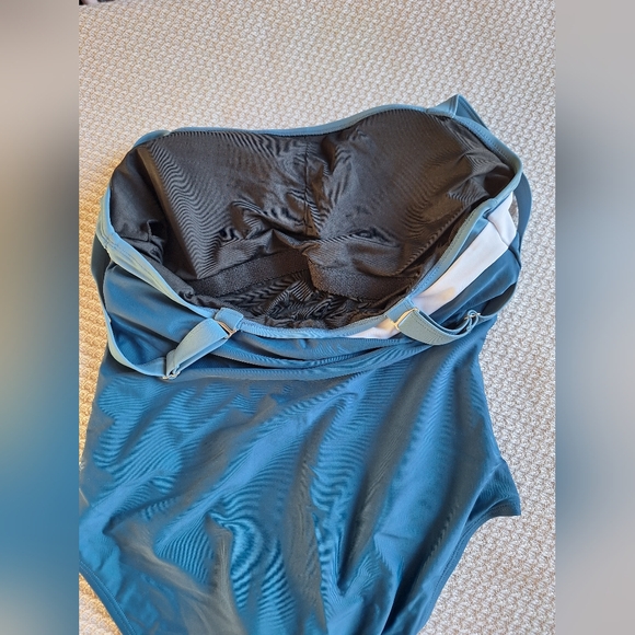 Stylish Blue and White One-Piece Swimsuit - Picture 6 of 7